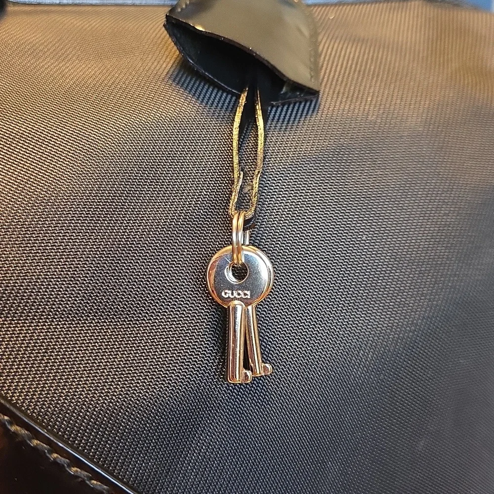 GUCCI BLACK NYLON/PATENT TRAVEL LINE BAG WITH COA - Picture 2 of 16